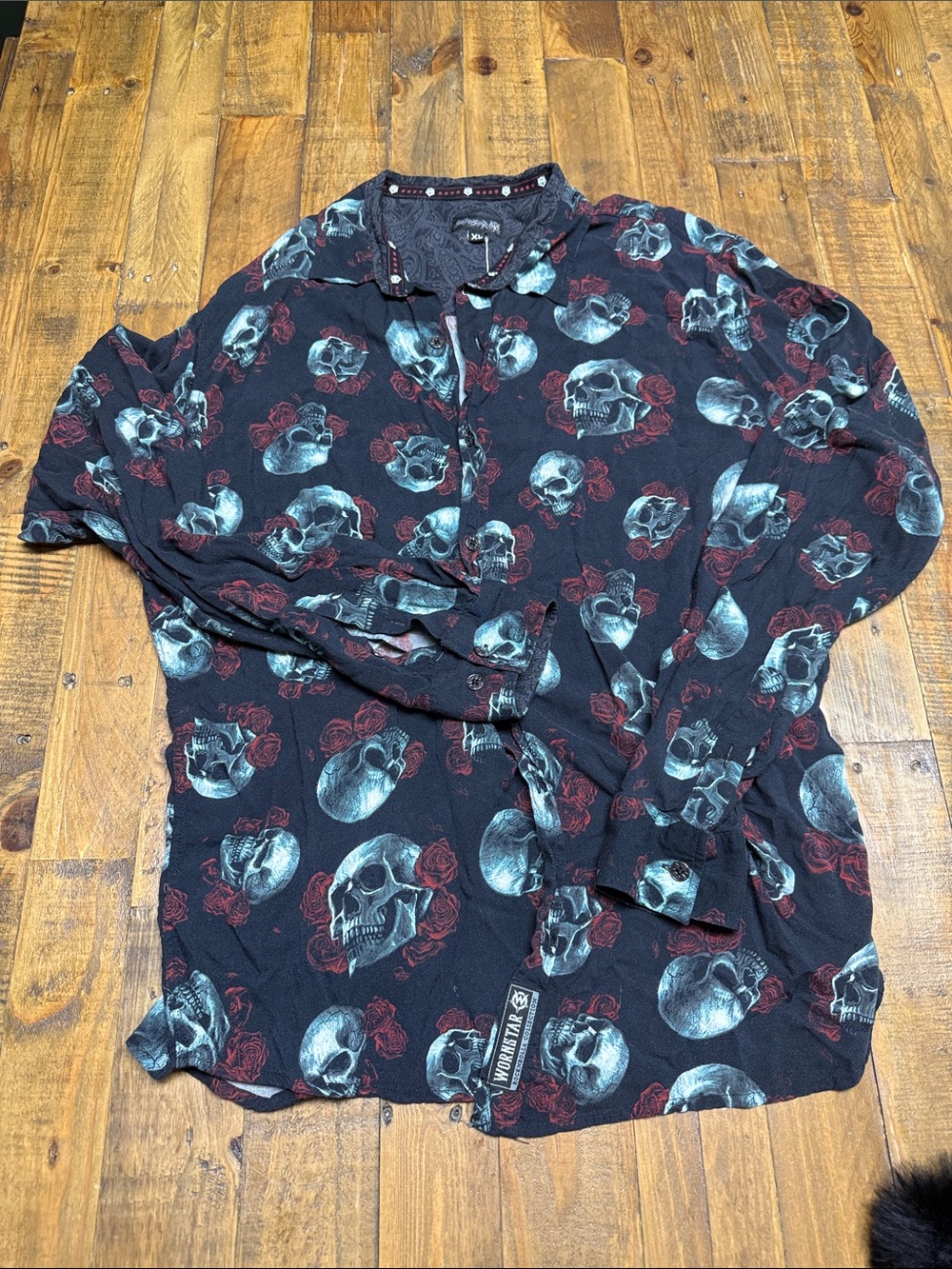 Wornstar Rockenrolla Collection Men's Skull & Rose Button-Up Shirt - Black/Red